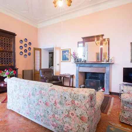 Sleeps 8 Apartment *