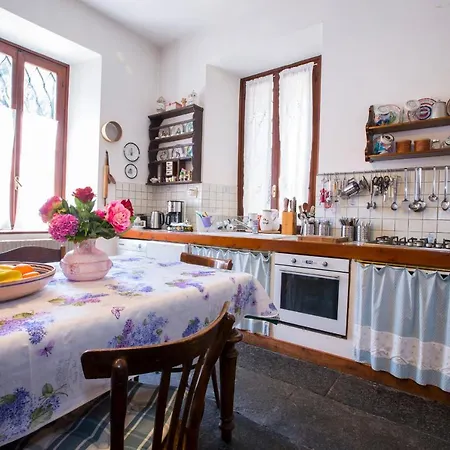 Apartment Sleeps 8 Menaggio