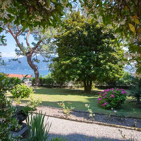 Sleeps 8 Apartment Menaggio