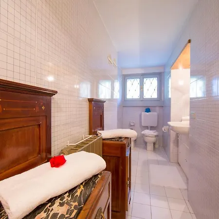 Sleeps 8 Apartment Menaggio